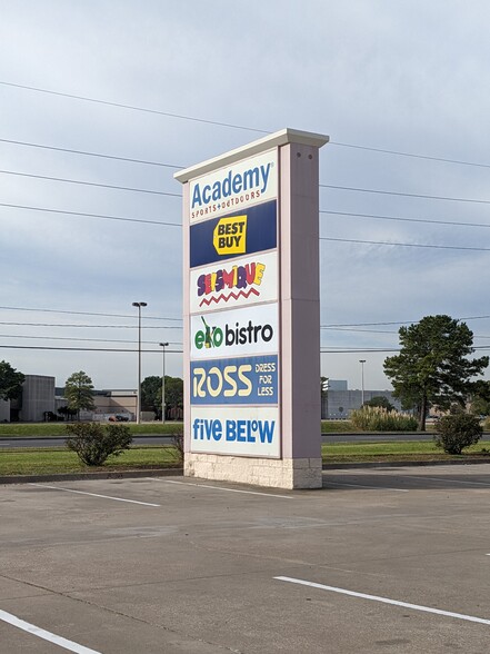 2300-2480 S Hwy 6, Houston, TX for lease - Building Photo - Image 3 of 7