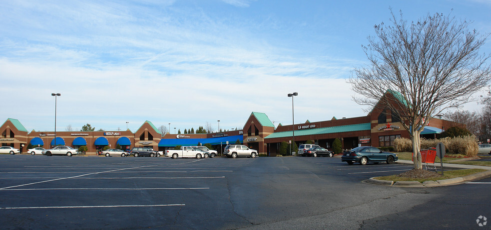 500-692 Hanes Mall Blvd, Winston-Salem, NC for lease - Building Photo - Image 3 of 26