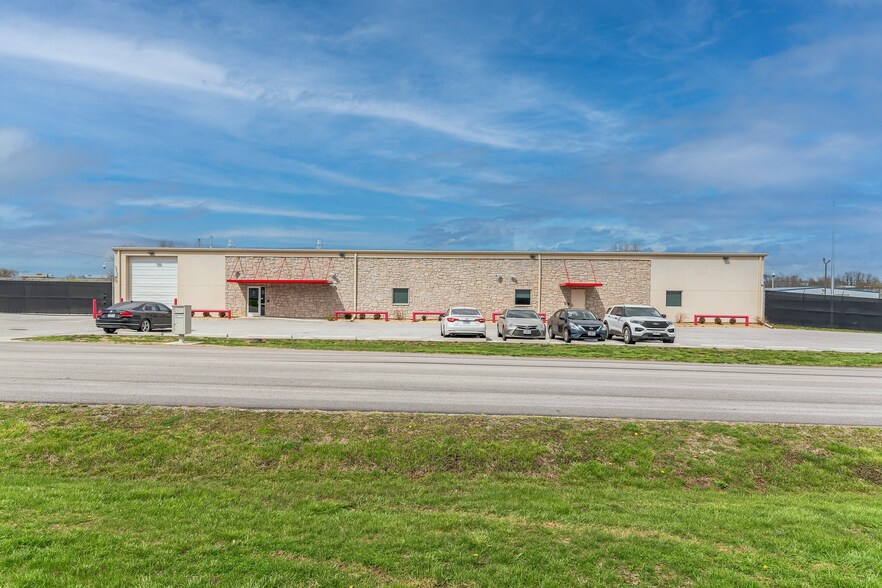 4715 W Junction, Springfield, MO for sale - Building Photo - Image 1 of 1