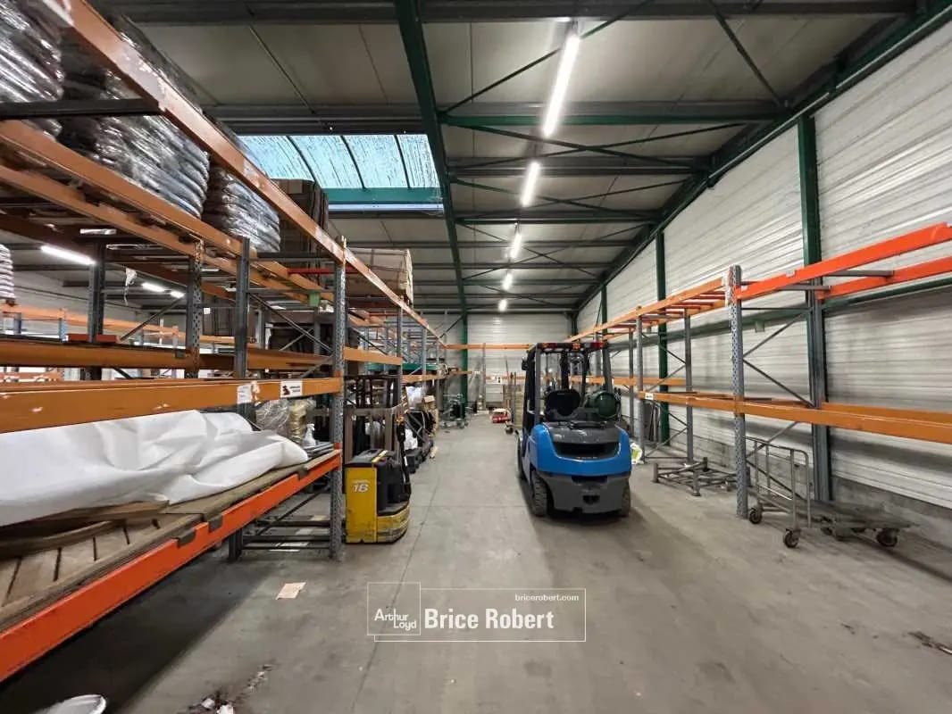 Flex in Saint-Priest for lease Interior Photo- Image 1 of 10