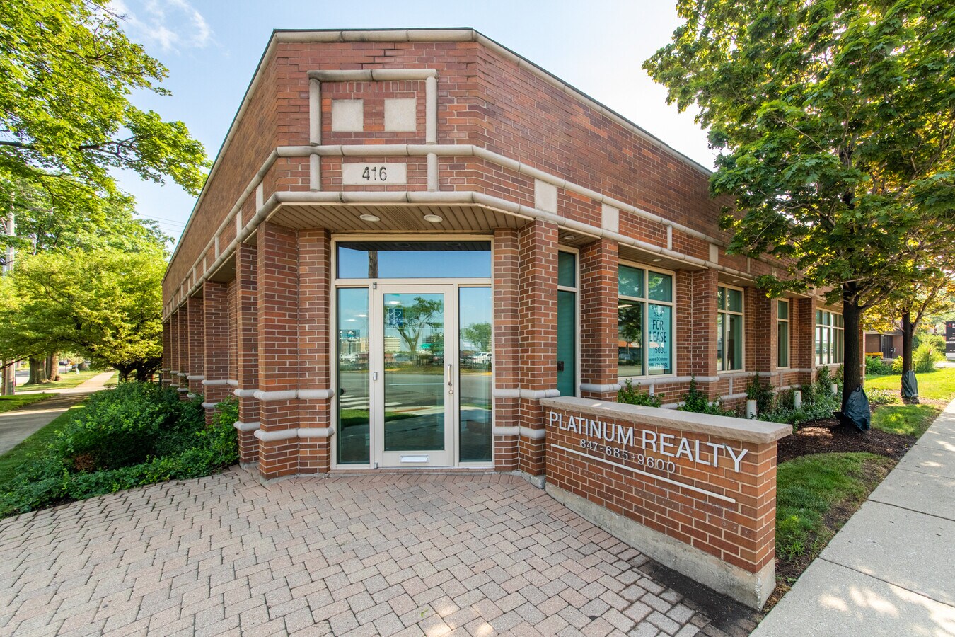 416 W Higgins Rd, Park Ridge, IL 60068