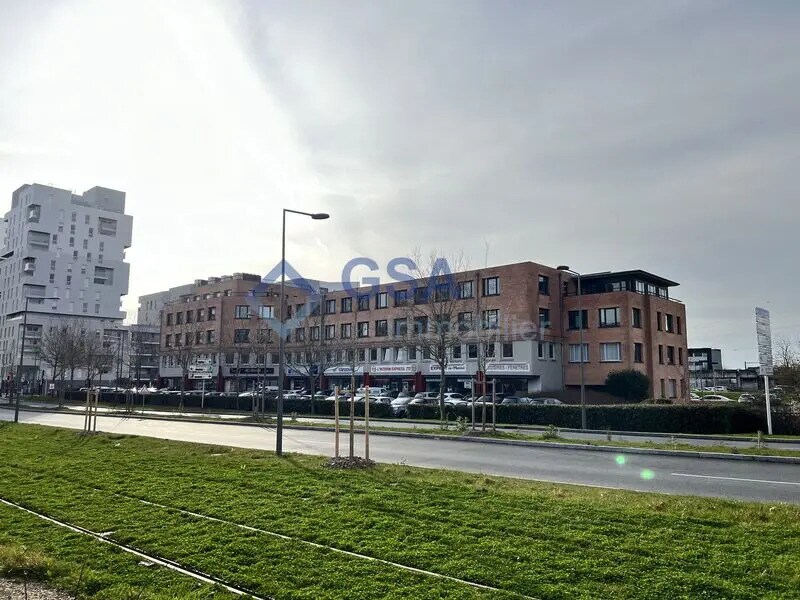 Retail in Évry-Courcouronnes for lease Building Photo- Image 1 of 6