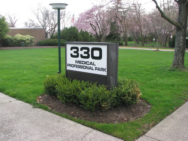 330 Ratzer Rd, Wayne, NJ 07470