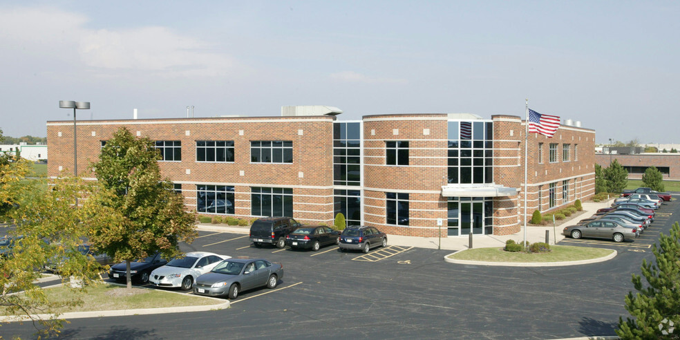 1190 Corporate Center Dr, Oconomowoc, WI for sale - Building Photo - Image 1 of 13