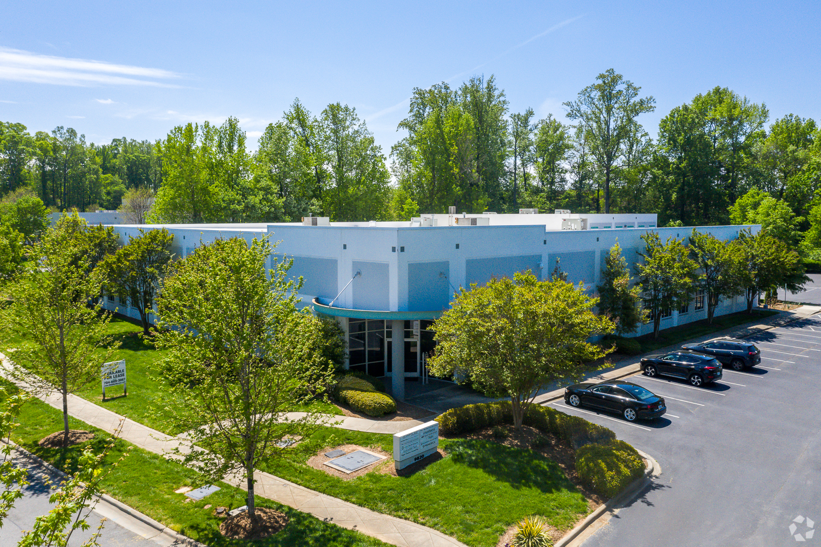 9820 Northcross Center Ct, Huntersville, NC for lease Building Photo- Image 1 of 12