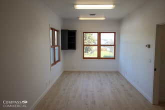 141 W Main Ave, Sisters, OR for lease Building Photo- Image 2 of 2