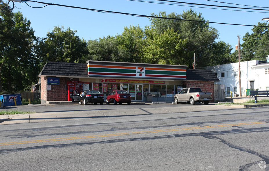 319 E 63rd St, Kansas City, MO for lease - Primary Photo - Image 1 of 2