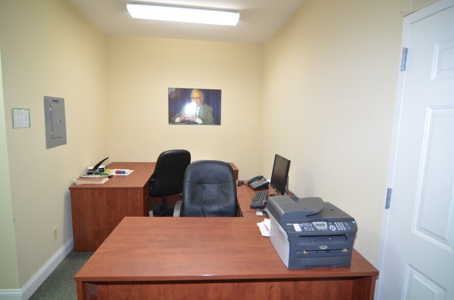 4 Walter E Foran Blvd, Flemington, NJ for lease - Interior Photo - Image 2 of 11