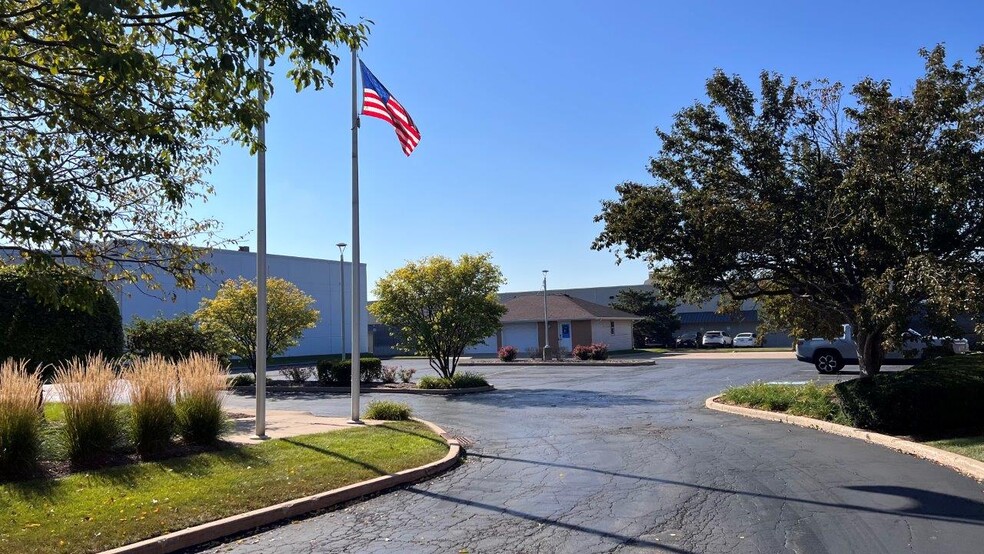 3813 Illinois Ave, St Charles, IL for sale - Building Photo - Image 2 of 27