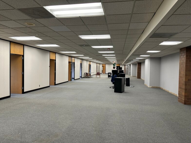 101 Channel Dr, Port Washington, NY for lease - Building Photo - Image 2 of 24