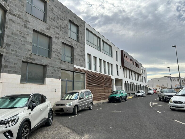 Retail in Puerto del Rosario for sale - Building Photo - Image 3 of 6