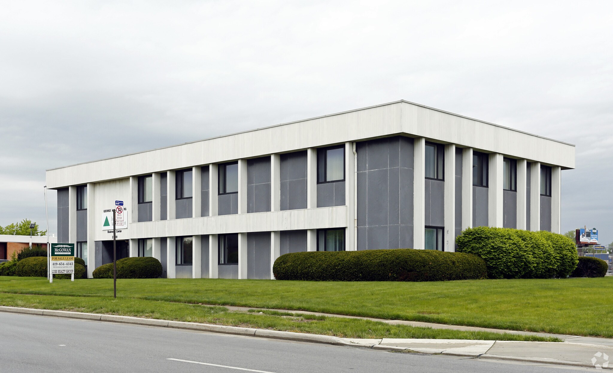 2239 Cheyenne Blvd, Toledo, OH for sale Primary Photo- Image 1 of 1