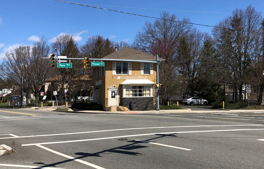 134 Farview Ave, Paramus, NJ 07652