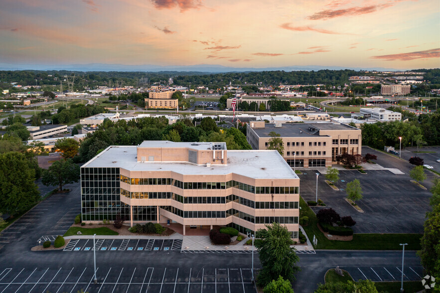 412 N Cedar Bluff Rd, Knoxville, TN for lease - Aerial - Image 2 of 6