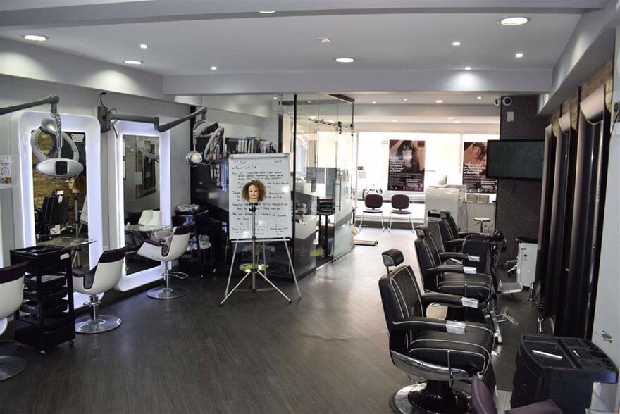 20-22 Forest Rd, Loughton for sale - Building Photo - Image 3 of 10