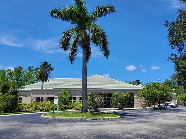 5601 21st Ave W, Bradenton, FL for lease - Building Photo - Image 2 of 27
