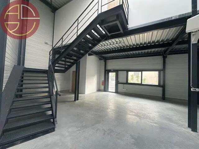 Industrial in Launaguet for lease - Building Photo - Image 3 of 9