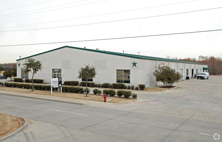 310 E Trinity Blvd, Grand Prairie, TX for lease - Primary Photo - Image 1 of 7