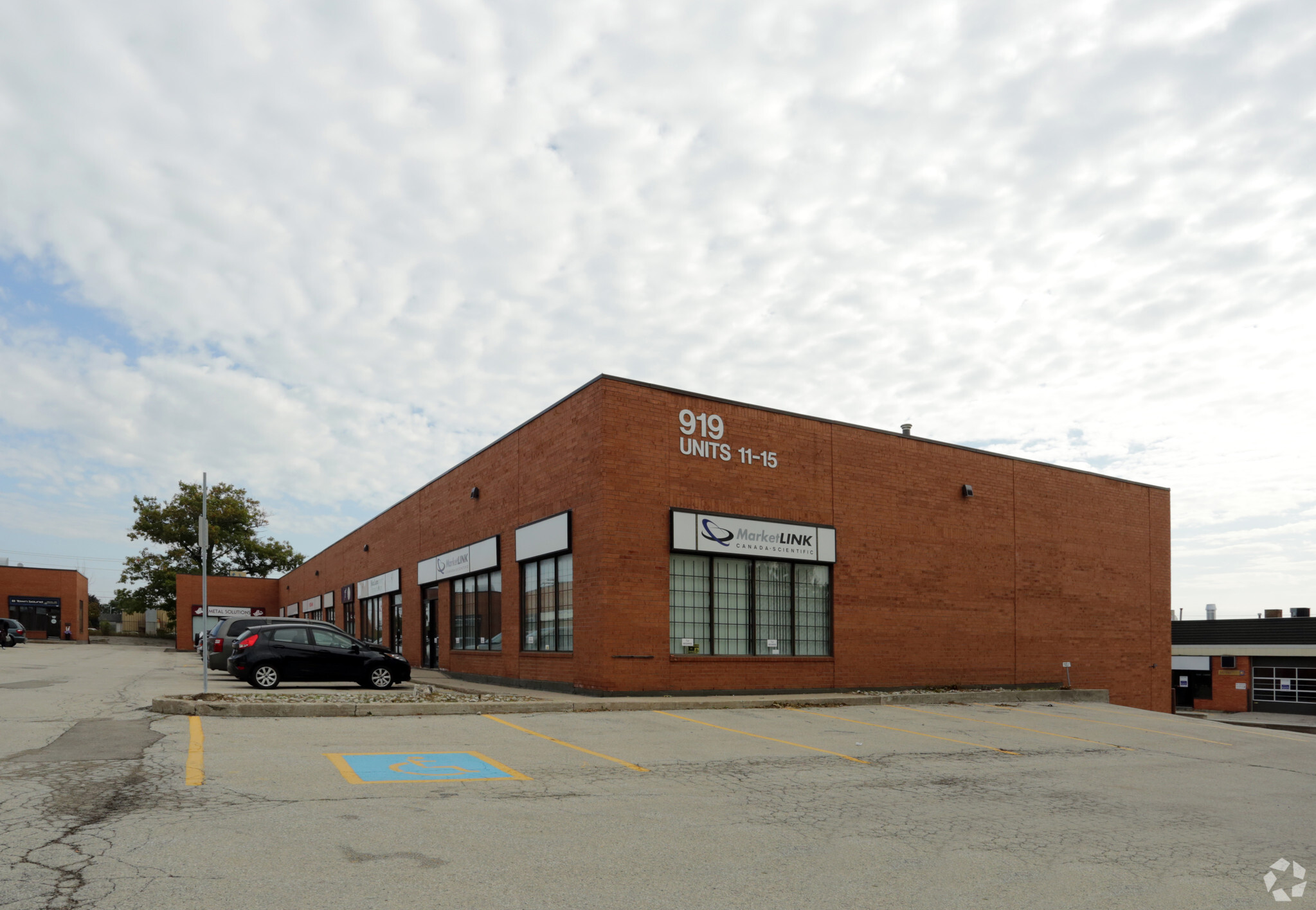 919 Fraser Dr, Burlington, ON for lease Primary Photo- Image 1 of 3