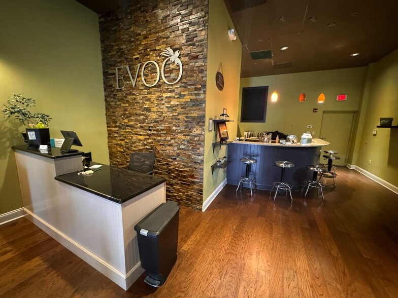 7601-7615 Fordson Rd, Alexandria, VA for lease - Interior Photo - Image 3 of 18