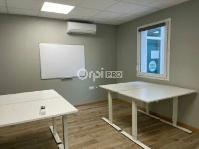 Office in Pessac for lease - Interior Photo - Image 3 of 11