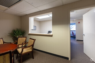 1900 Hollister Dr, Libertyville, IL for lease Interior Photo- Image 1 of 5