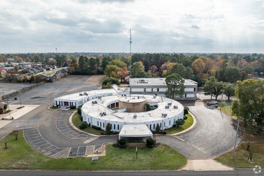 Premiere Corp. Campus | Bowie County, TX portfolio of 2 properties for sale on LoopNet.com - Aerial - Image 1 of 48