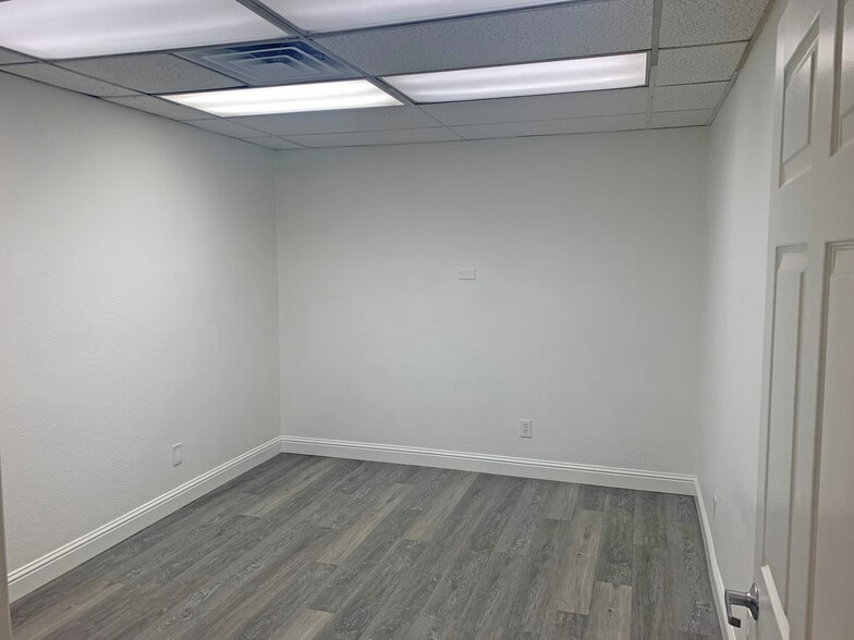 4321 N West Ave, Fresno, CA for lease - Interior Photo - Image 2 of 26