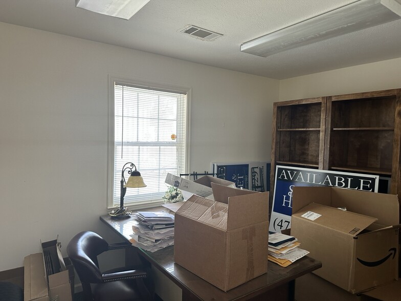 303 S Main St, Swainsboro, GA for lease - Interior Photo - Image 3 of 19