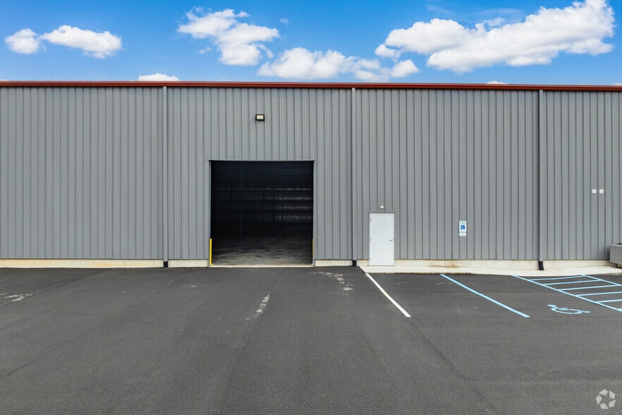 100 Foundation Dr, Campbellsville, KY for lease - Building Photo - Image 3 of 6