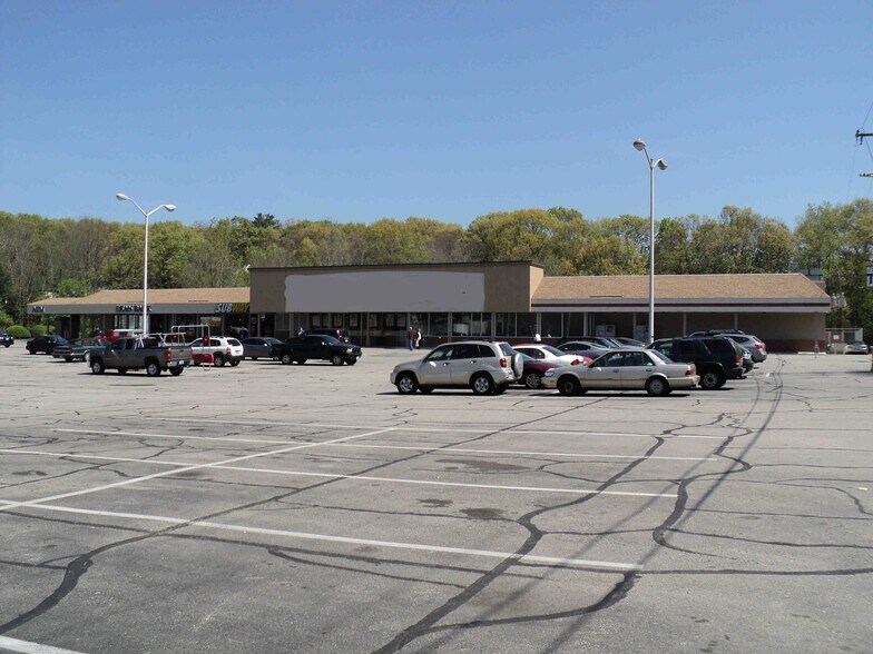 2 Main St, Blackstone, MA 01504