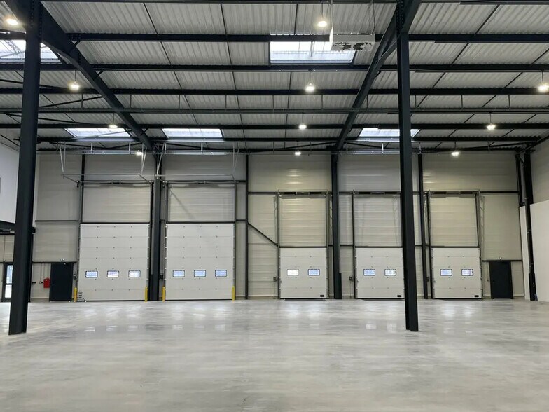 Flex in Corbas for lease - Interior Photo - Image 3 of 46