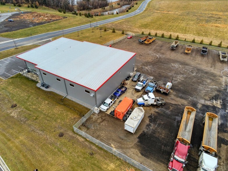 1974 Pond View Dr SE, Lonsdale, MN for sale - Building Photo - Image 2 of 21