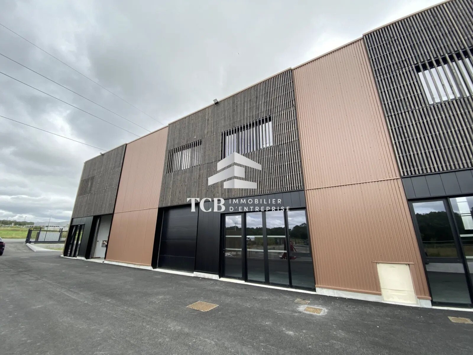 Flex in Le Bignon for lease Building Photo- Image 1 of 11