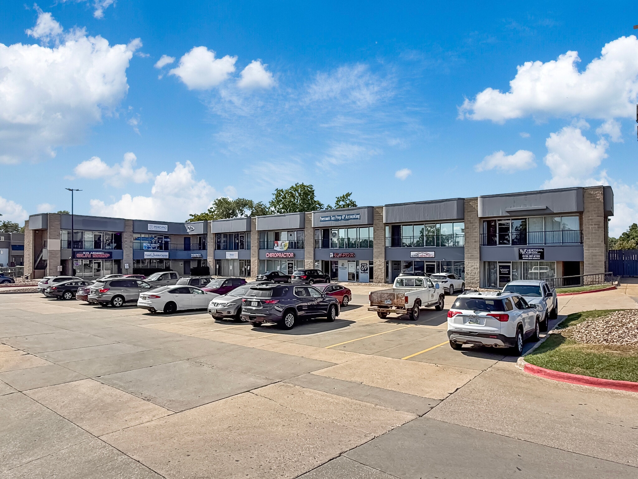 4214 Fleur Dr, Des Moines, IA for lease Building Photo- Image 1 of 2