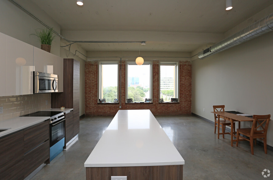 500 S Ervay St, Dallas, TX for lease - Interior Photo - Image 2 of 33