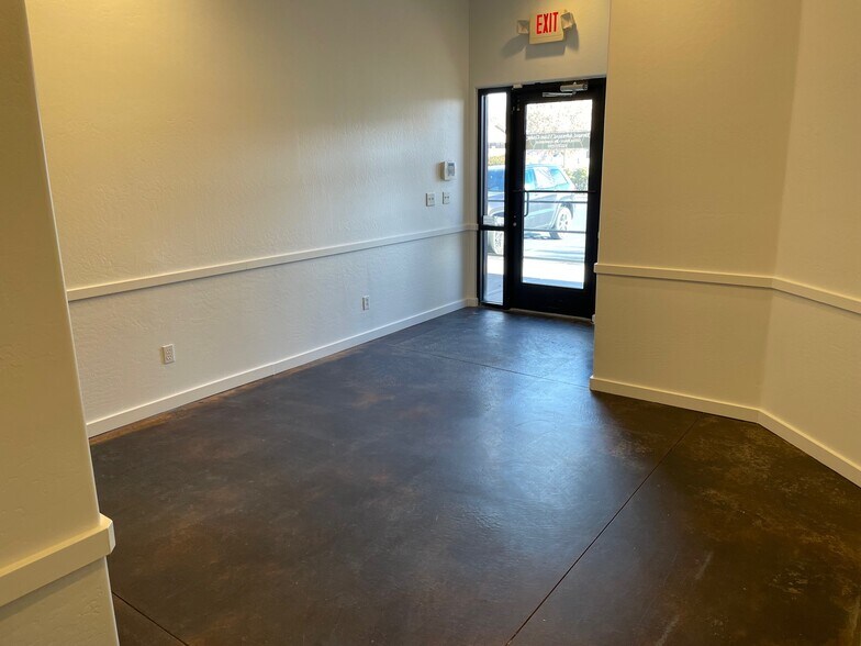 1951 Commerce Center Circle, Prescott, AZ for lease - Interior Photo - Image 3 of 26