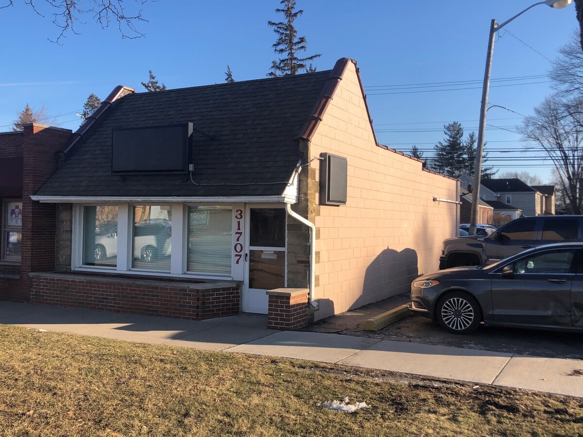 31707 Plymouth Rd, Livonia, MI 48150