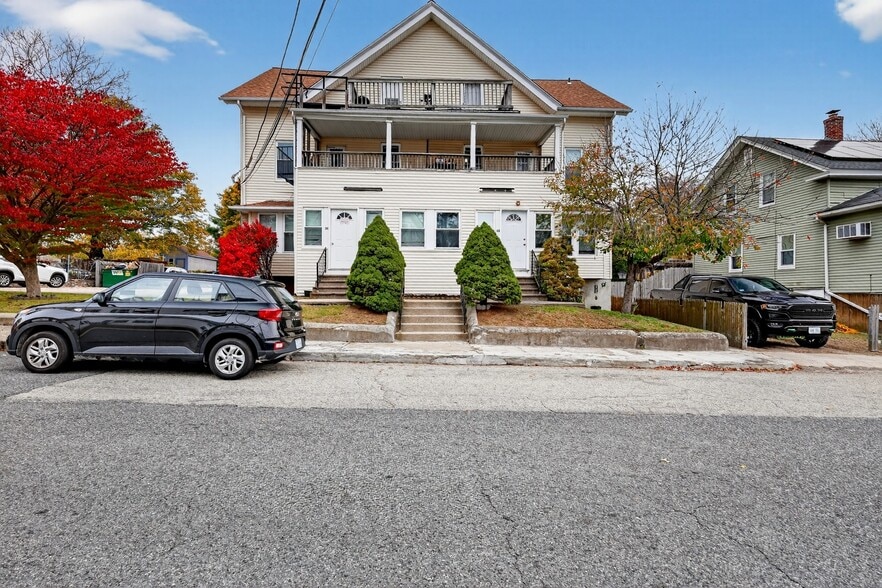 28-30 Riverdale Avenue West Warwick, RI portfolio of 2 properties for sale on LoopNet.com - Building Photo - Image 2 of 21