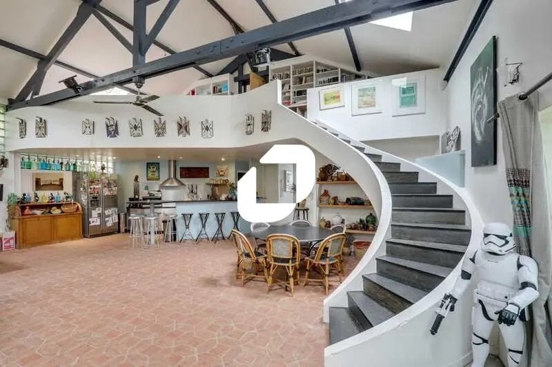 11 Rue De La Gare, Cachan, VDM 94230 - - - Interior Photo - Image 1 of 4