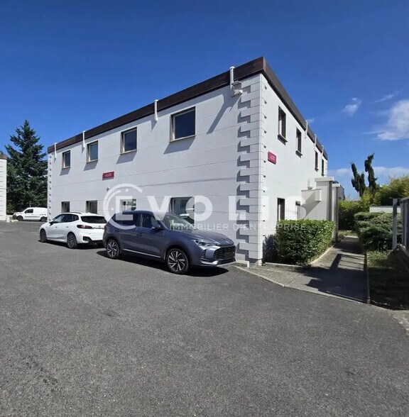 Office in Champlan for lease - Building Photo - Image 1 of 8