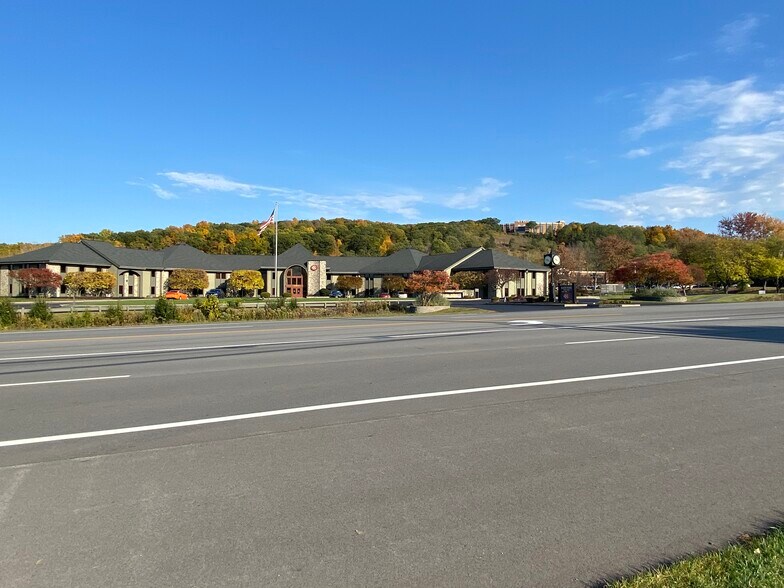 1160 Pittsford-Victor Rd, Pittsford, NY for lease - Building Photo - Image 2 of 9