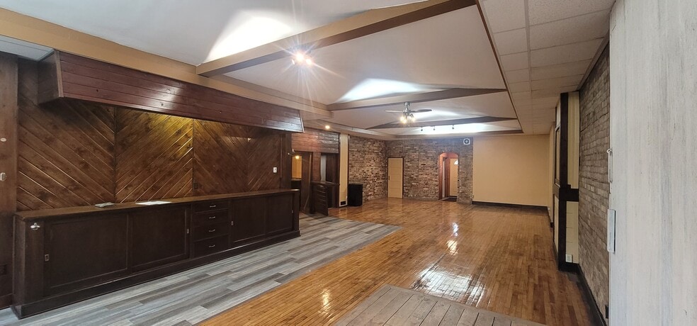 122 Main St, Biwabik, MN for lease - Interior Photo - Image 2 of 12