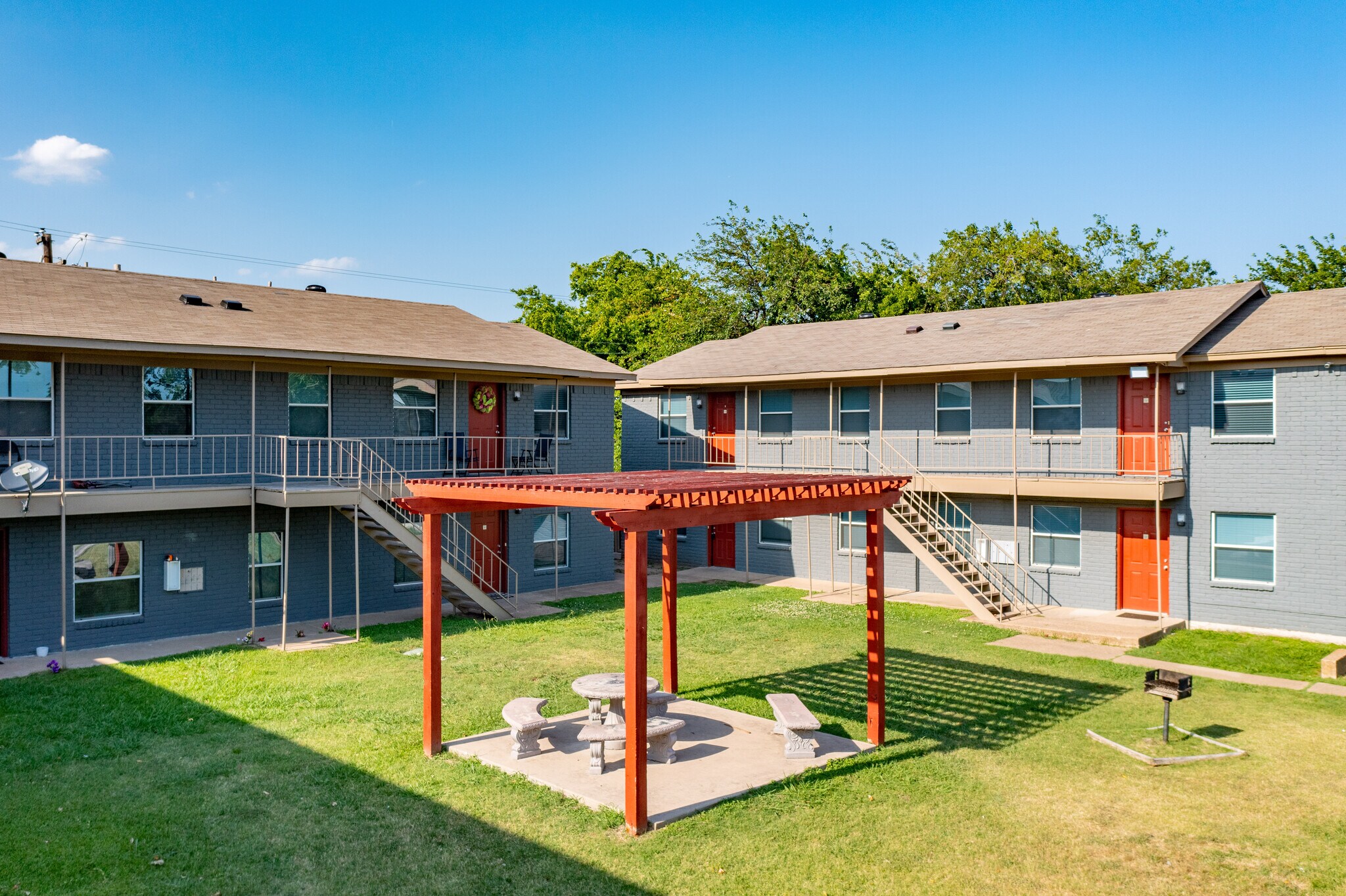 2462 Fort Worth St, Grand Prairie, TX for sale Building Photo- Image 1 of 1