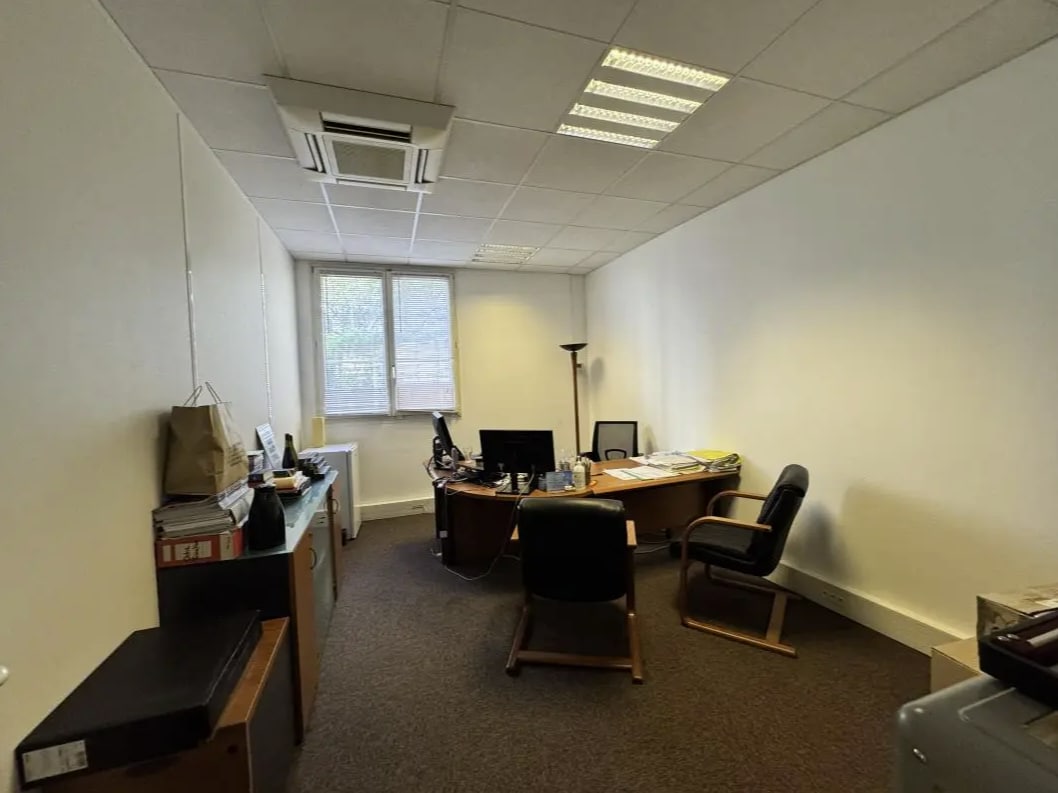 Office in Montrouge for lease Interior Photo- Image 1 of 6