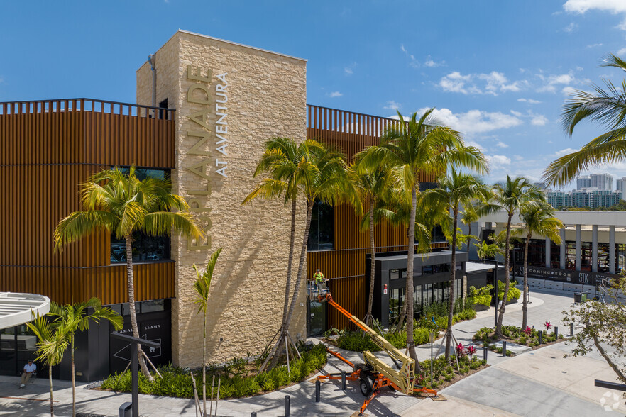 19505 Biscayne Blvd, Miami, FL for lease - Building Photo - Image 3 of 6