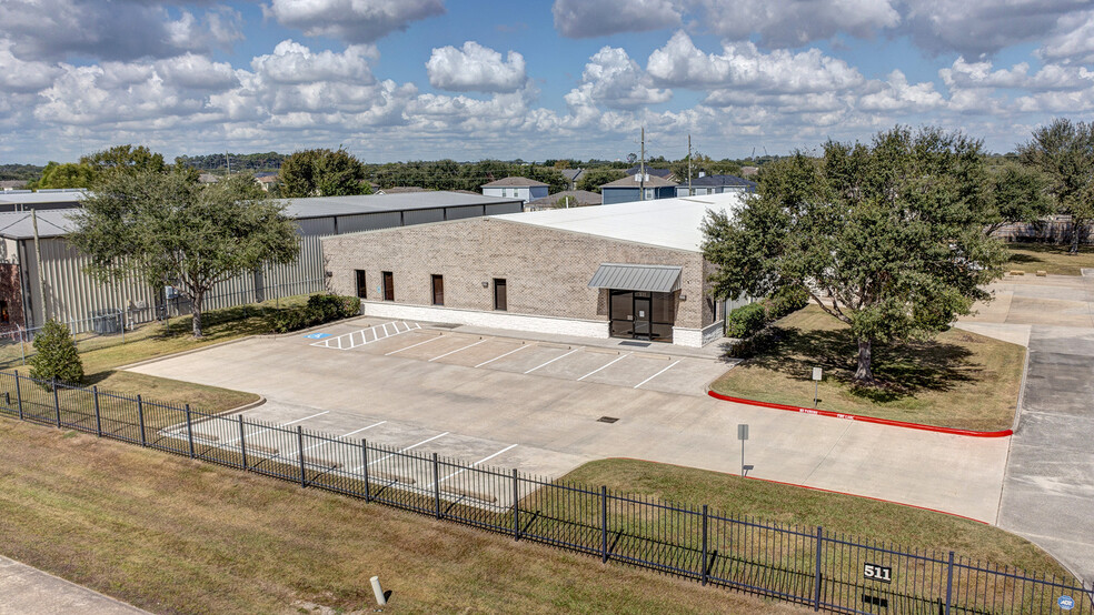 511 Rankin Cir N, Houston, TX for sale - Building Photo - Image 2 of 7