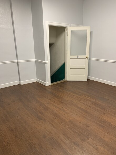 100-102 E Main St, Georgetown, KY for lease - Interior Photo - Image 2 of 4