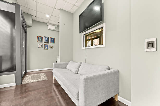 281-283 S Broadway, Yonkers, NY for sale - Lobby - Image 3 of 11