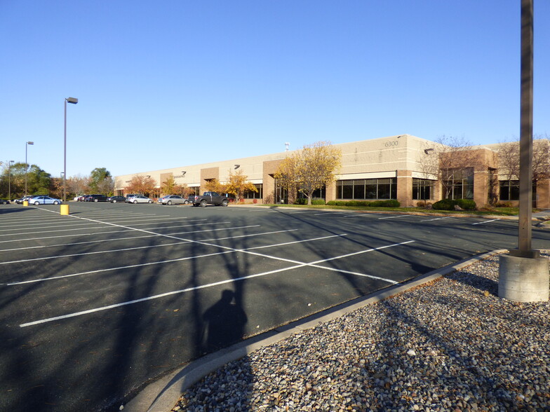 6300 W Old Shakopee Rd, Bloomington, MN for lease - Building Photo - Image 1 of 5